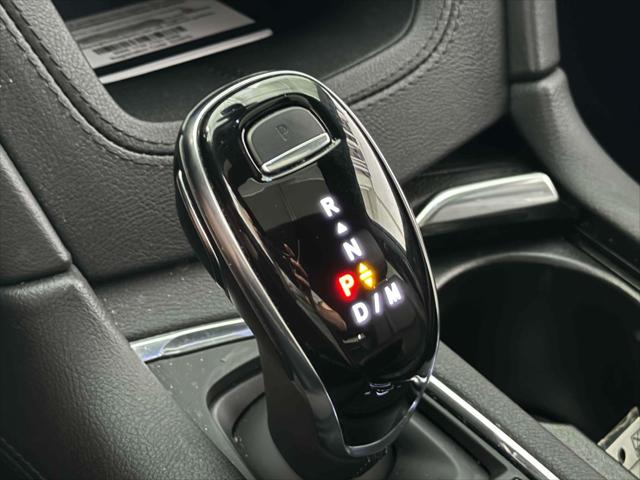 Vehicle image 27 of 30