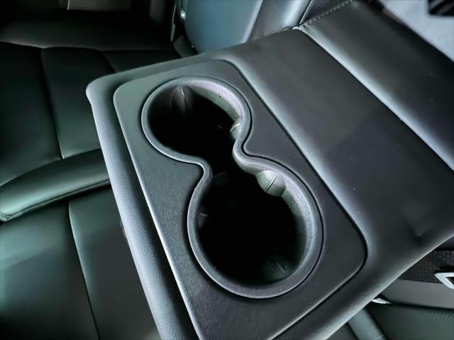 Vehicle image 11 of 30