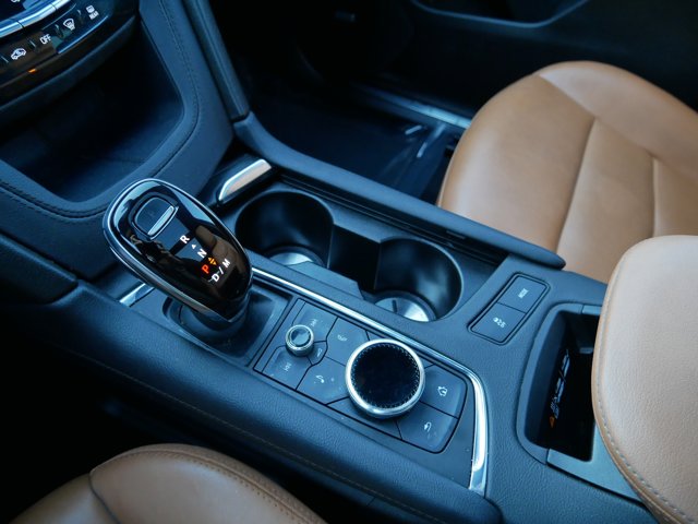Vehicle image 24 of 27