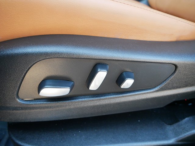 Vehicle image 16 of 27