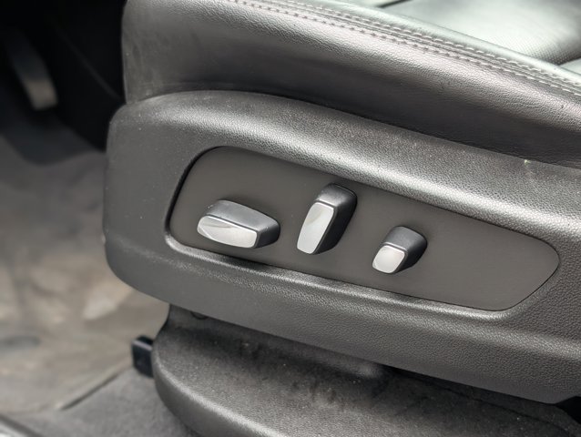 Vehicle image 32 of 45