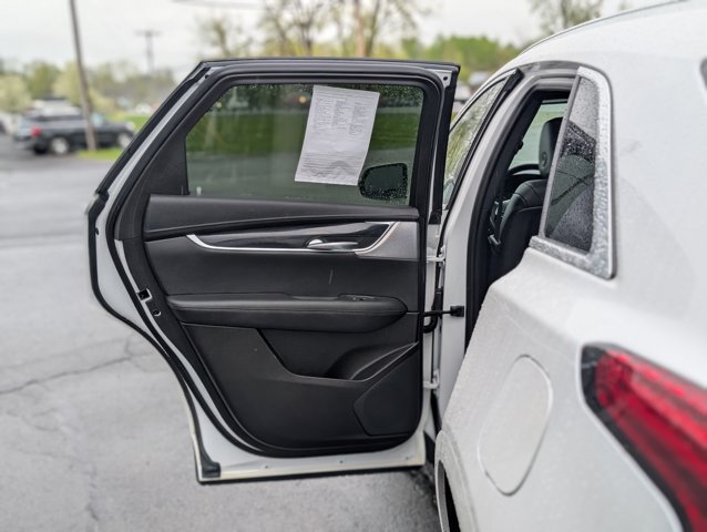 Vehicle image 33 of 45