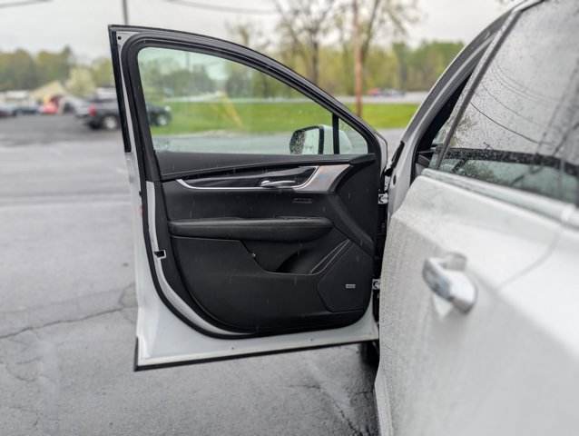 Vehicle image 27 of 45