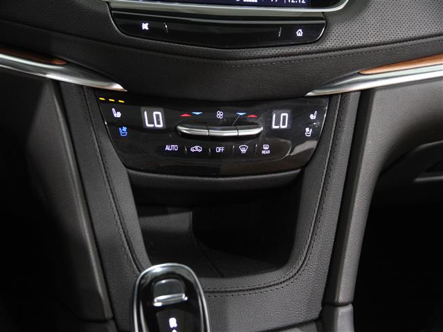 Vehicle image 19 of 25