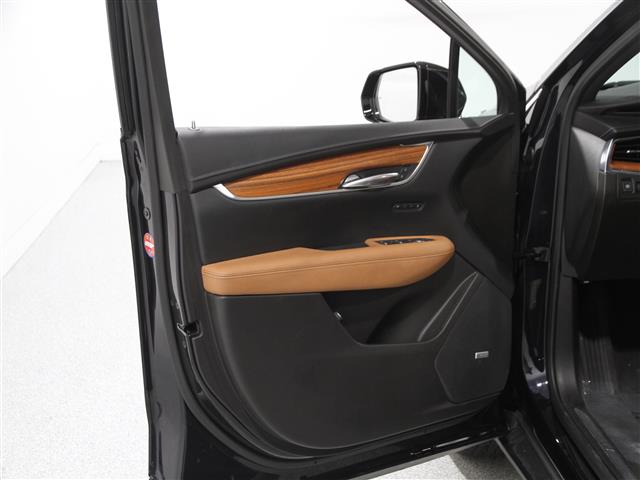 Vehicle image 22 of 25