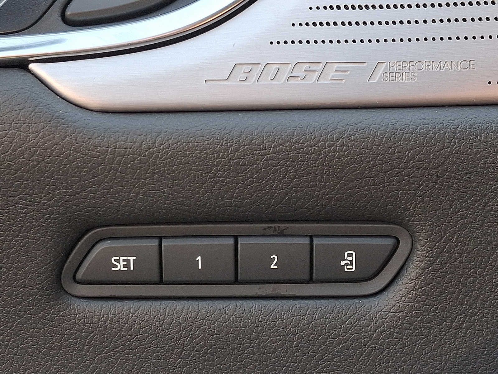 Vehicle image 26 of 30