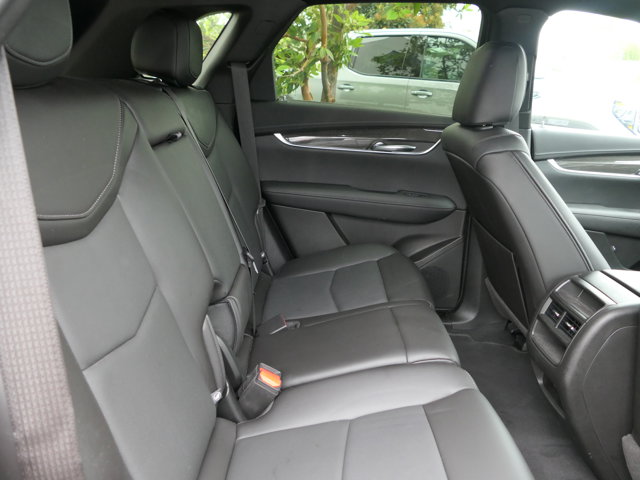 Vehicle image 25 of 32