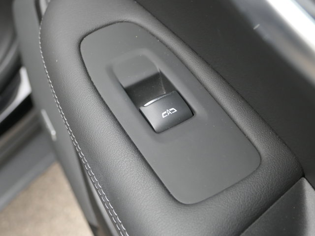 Vehicle image 28 of 32