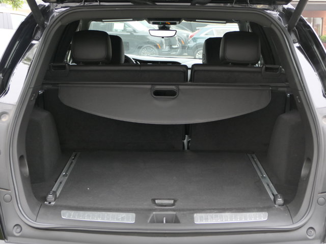 Vehicle image 24 of 32