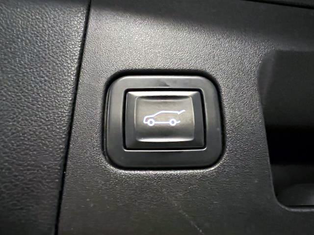 Vehicle image 11 of 33