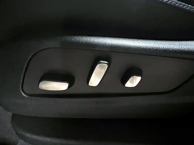 Vehicle image 19 of 33