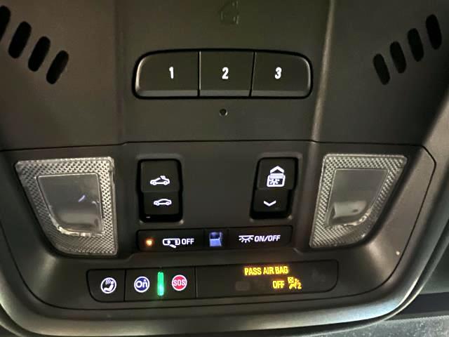 Vehicle image 31 of 33