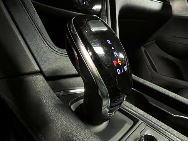 Vehicle image 24 of 33