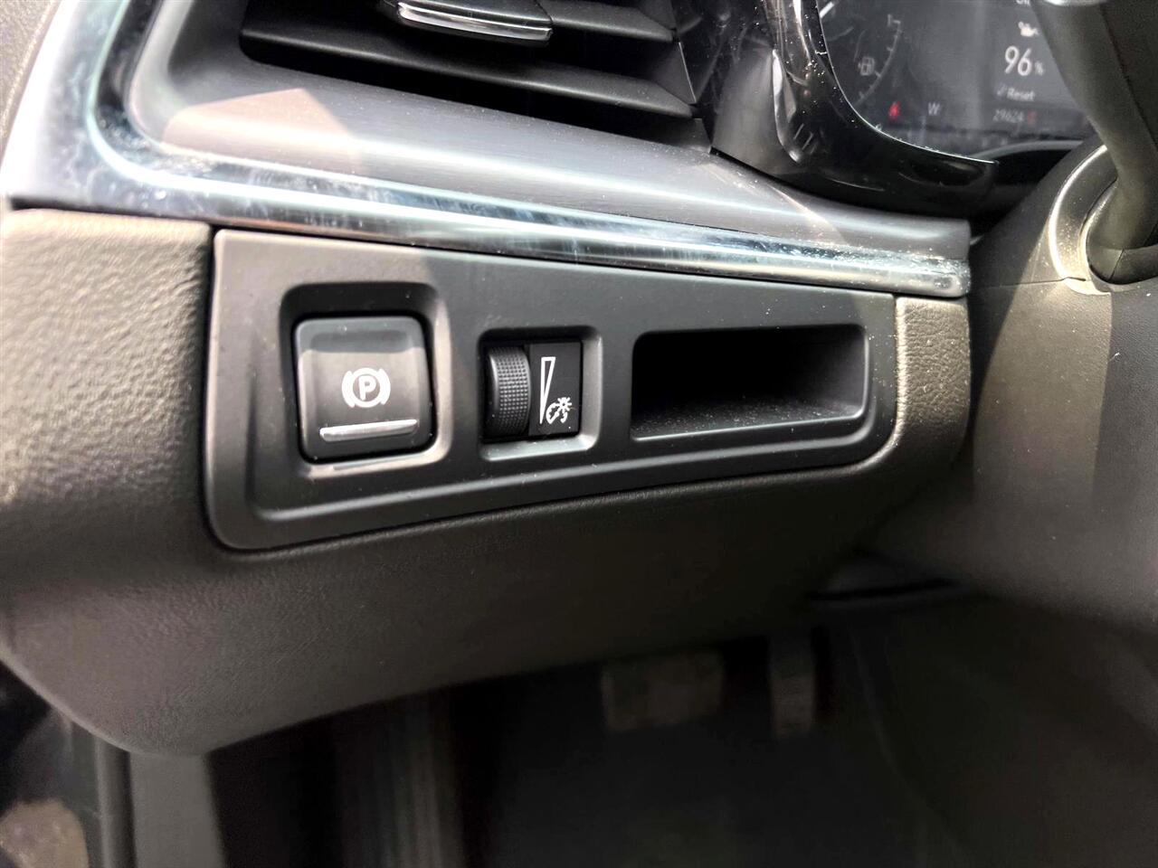 Vehicle image 16 of 28
