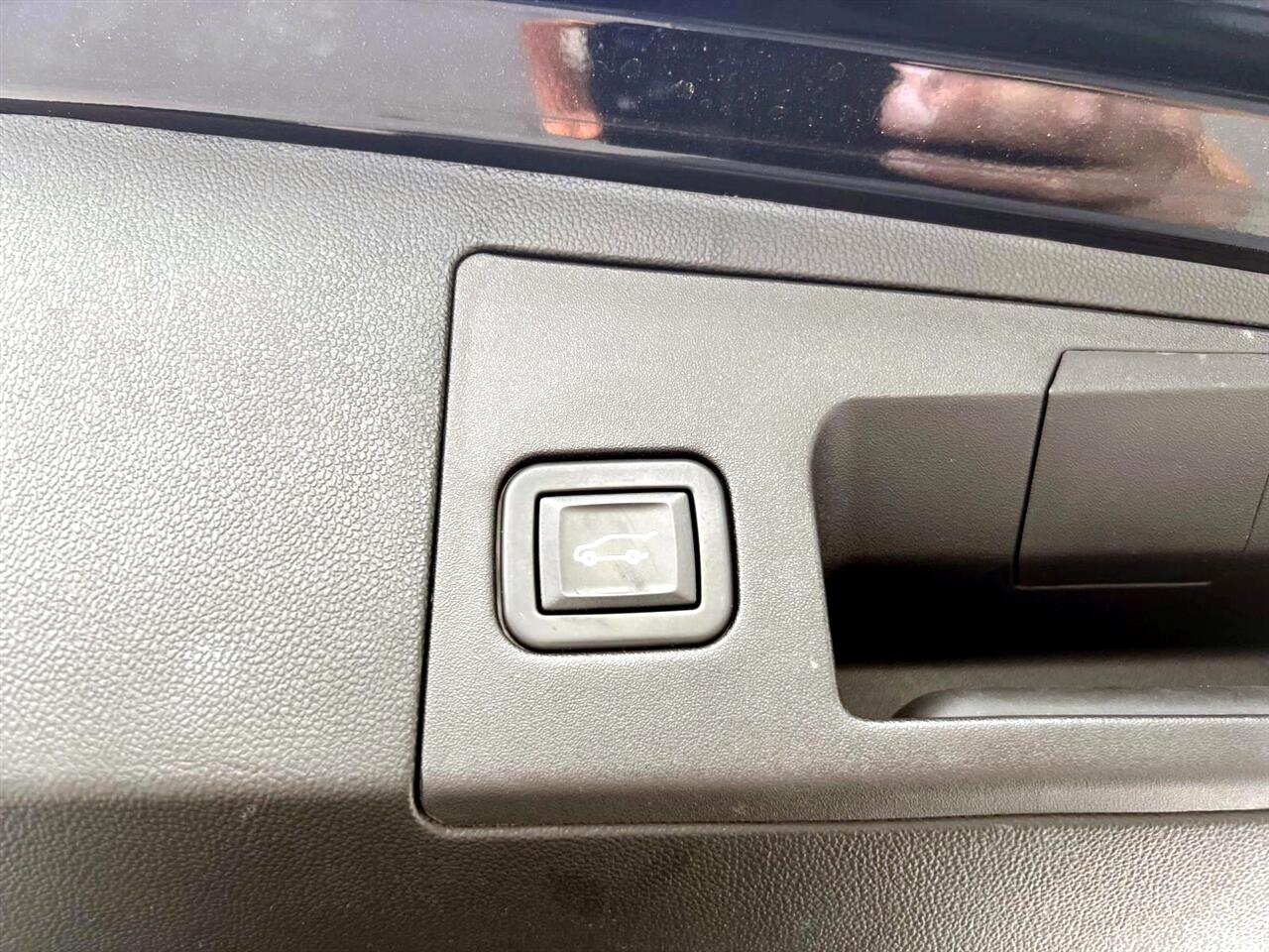 Vehicle image 7 of 28