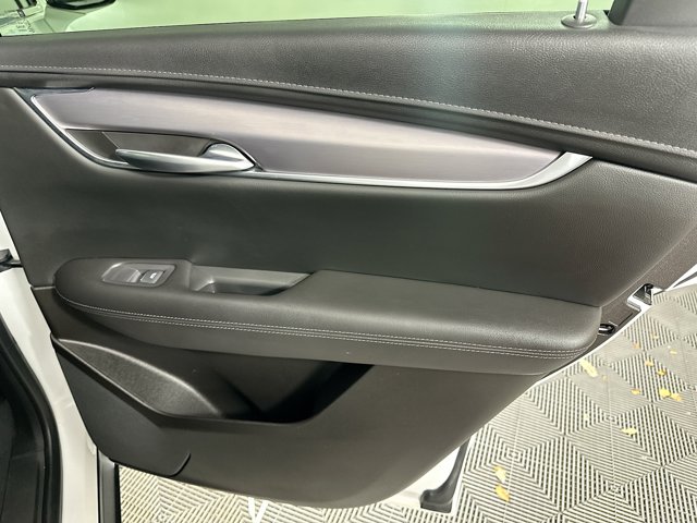 Vehicle image 28 of 35