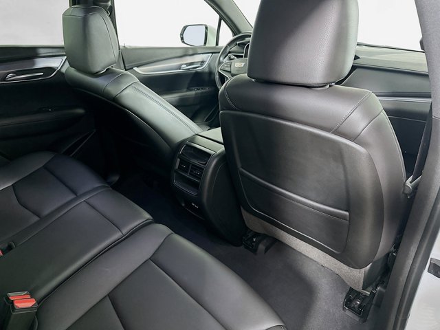 Vehicle image 27 of 35