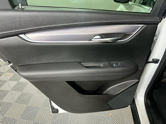 Vehicle image 23 of 35
