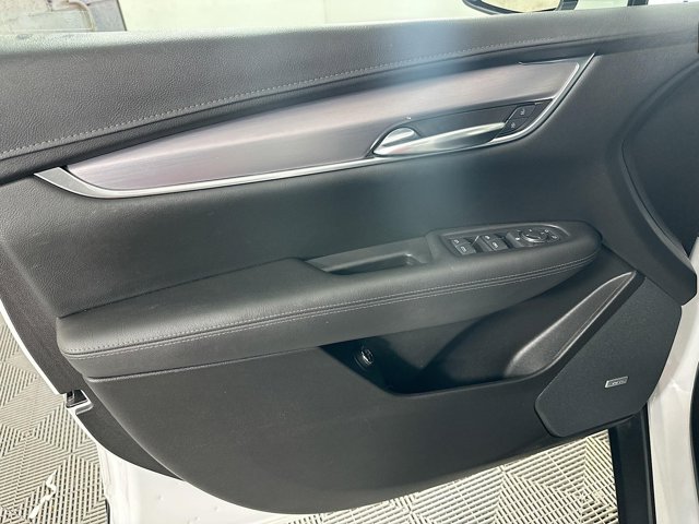 Vehicle image 17 of 35