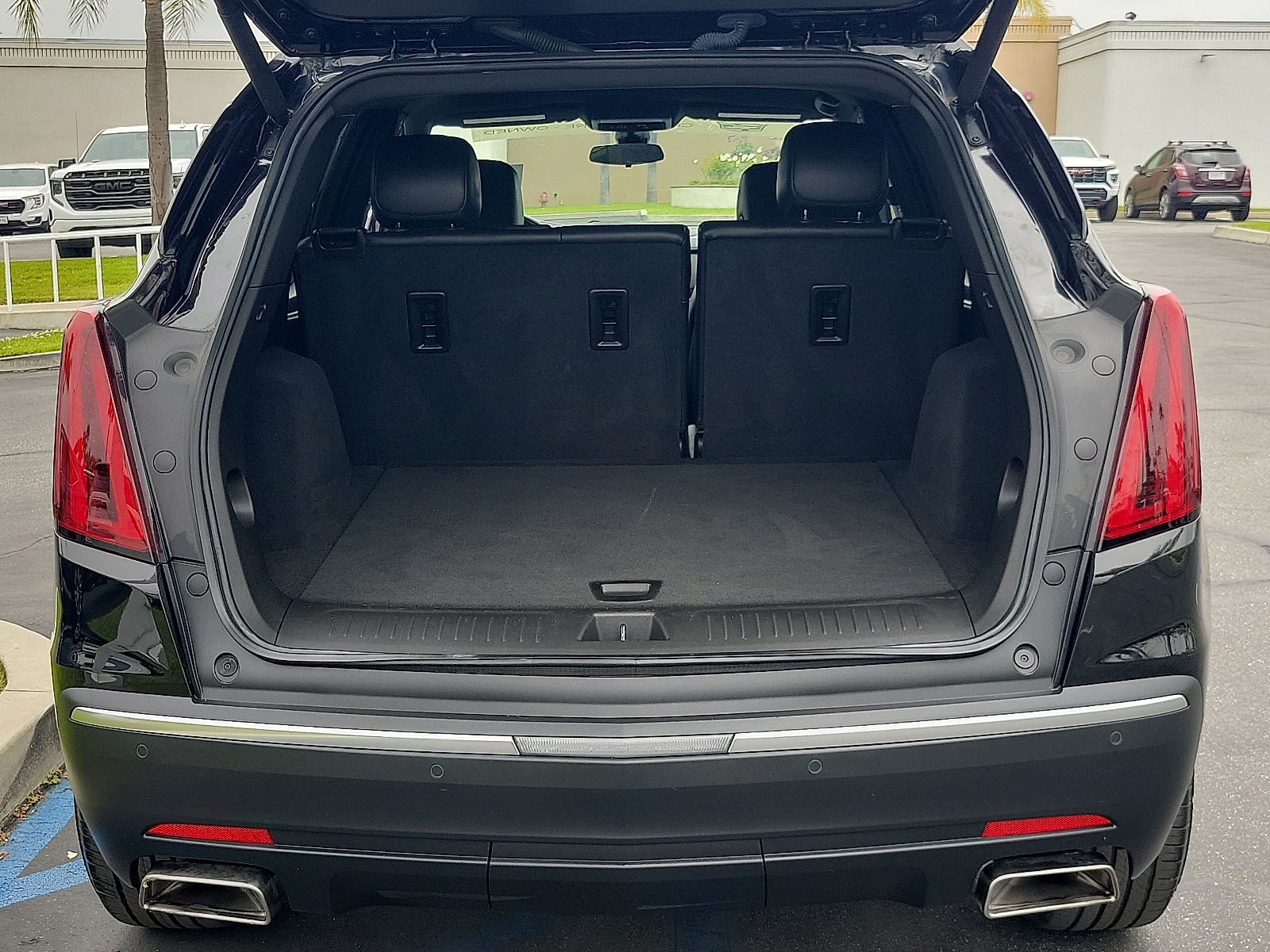Vehicle image 22 of 25