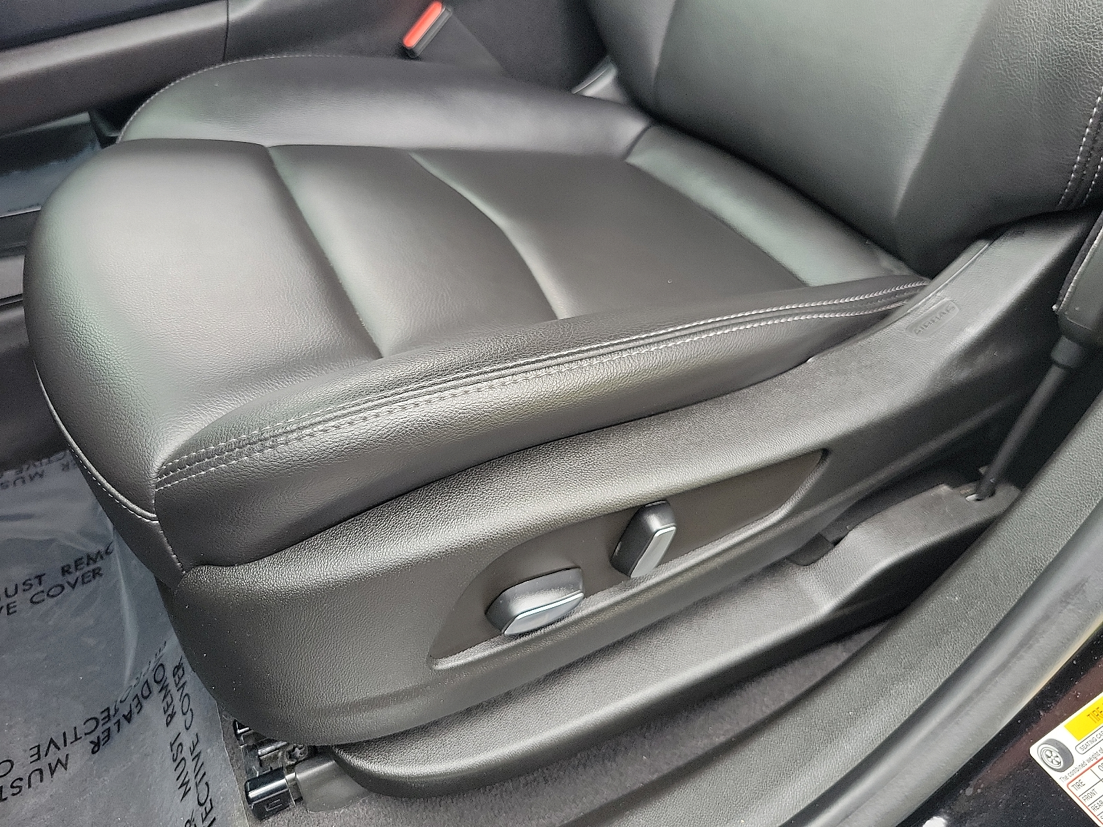 Vehicle image 17 of 25