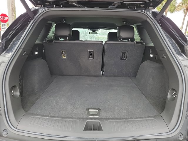 Vehicle image 16 of 28