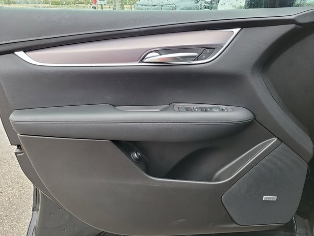 Vehicle image 23 of 28