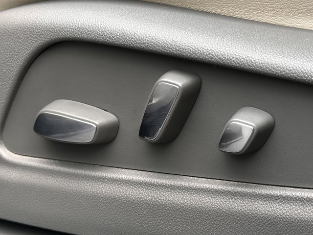 Vehicle image 14 of 33