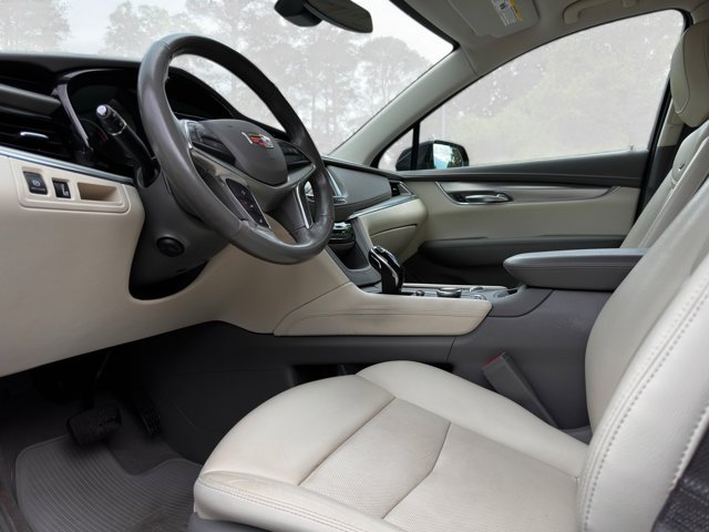 Vehicle image 13 of 33