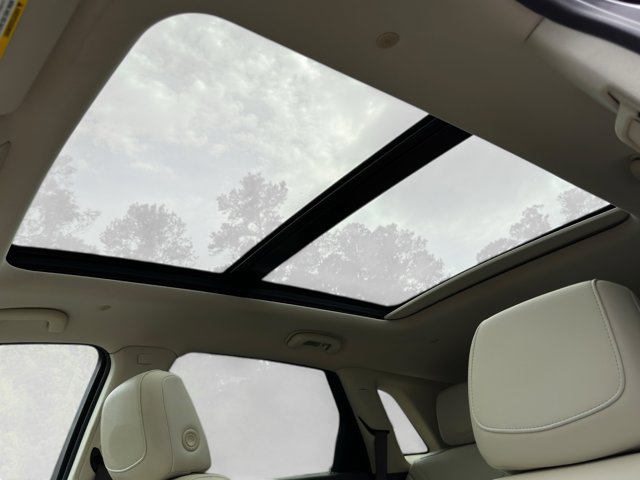 Vehicle image 25 of 33