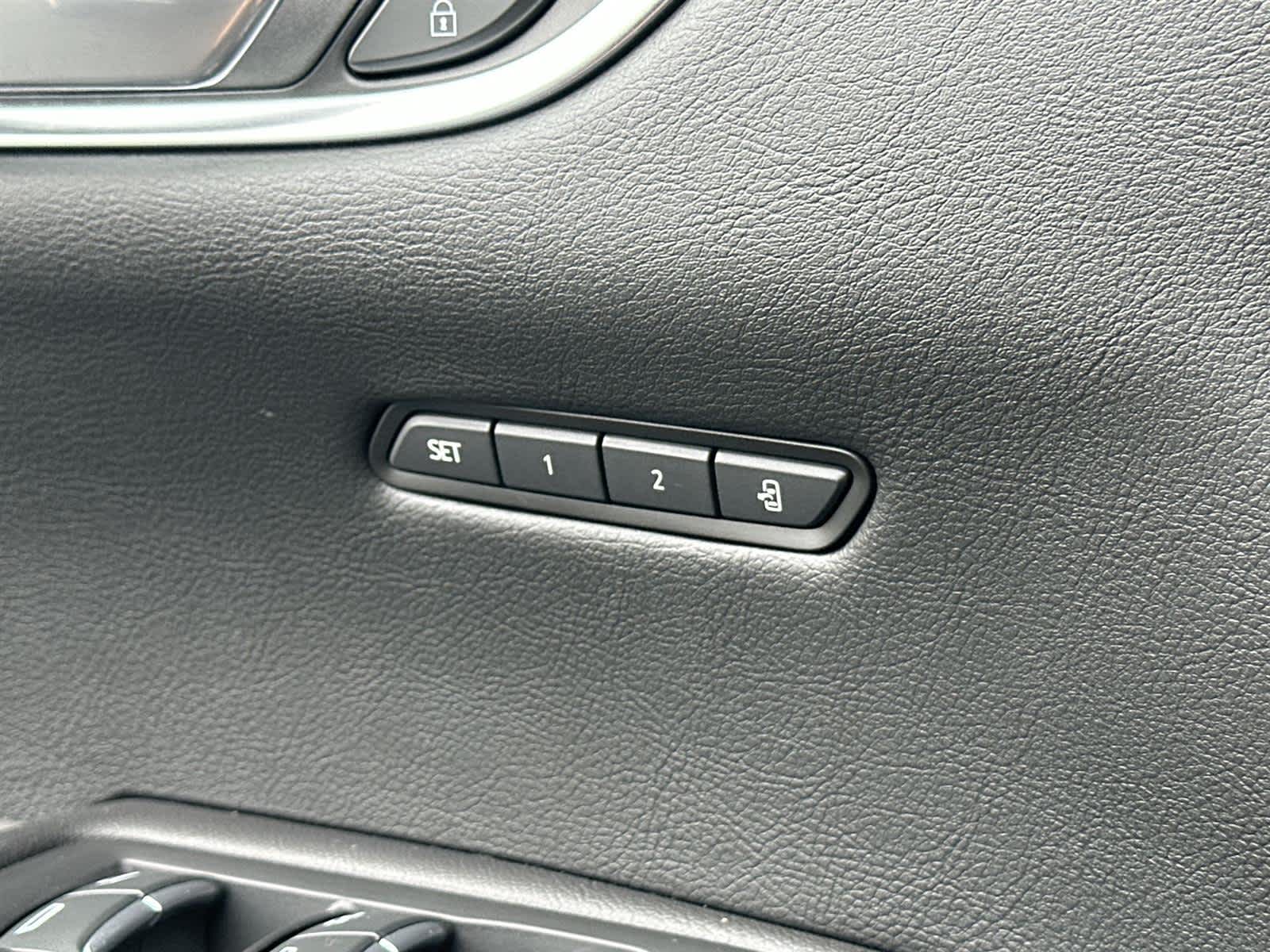 Vehicle image 28 of 31