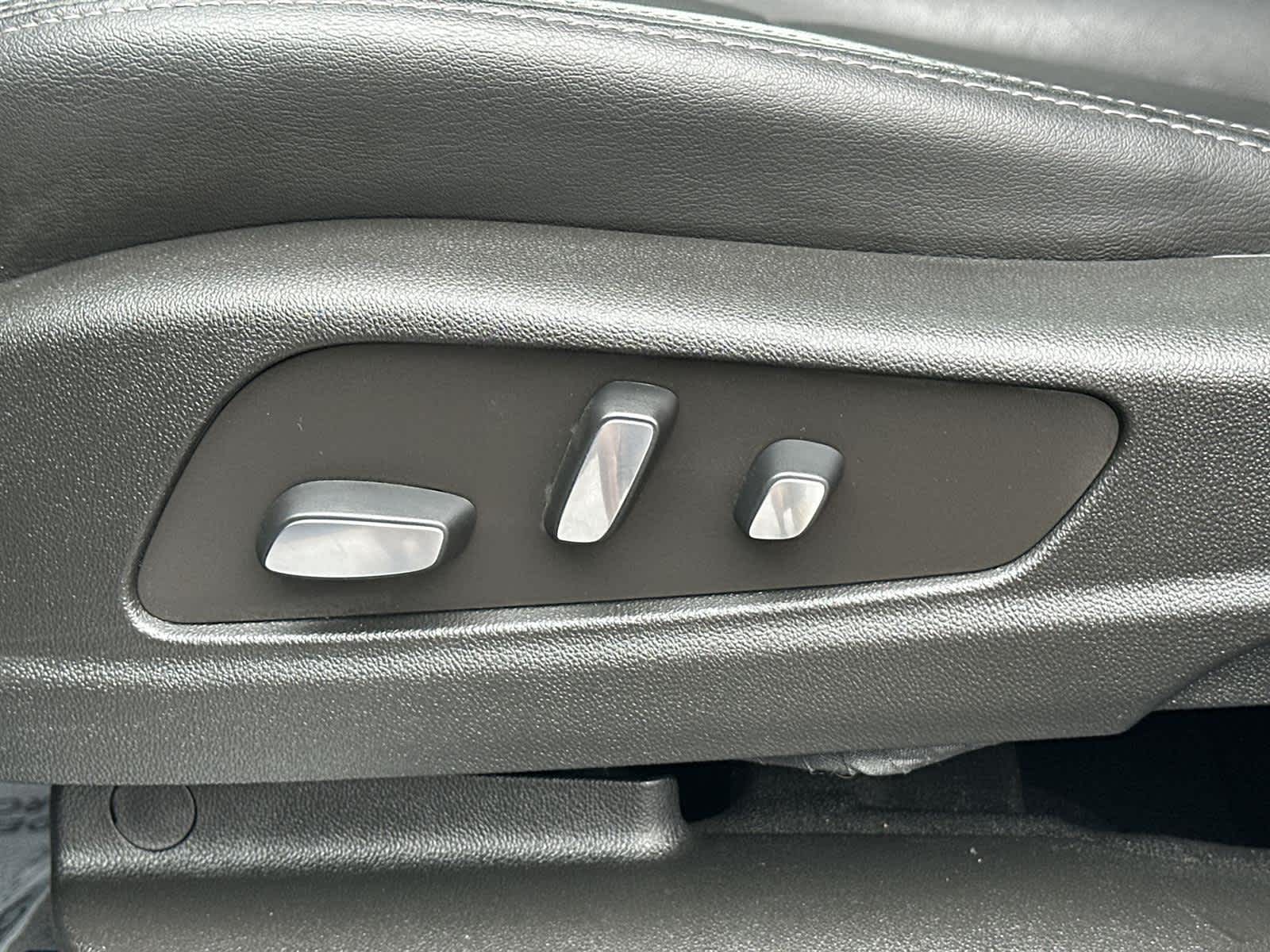Vehicle image 22 of 31