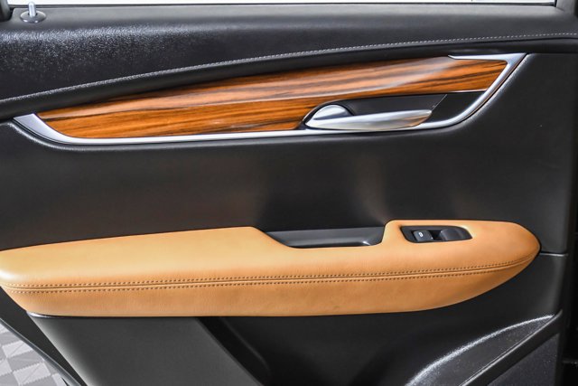 Vehicle image 21 of 32
