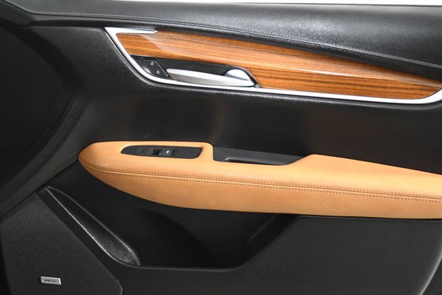 Vehicle image 26 of 32