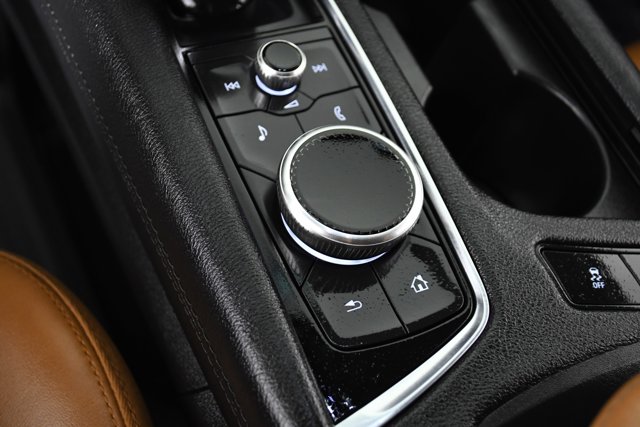 Vehicle image 15 of 32