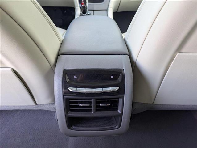 Vehicle image 21 of 25