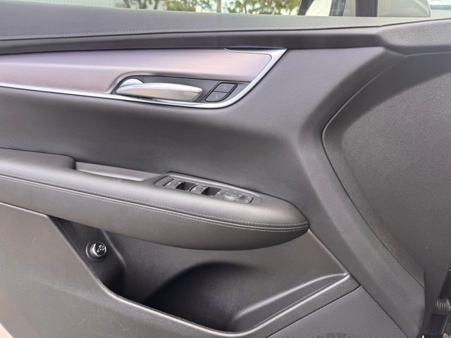 Vehicle image 19 of 25