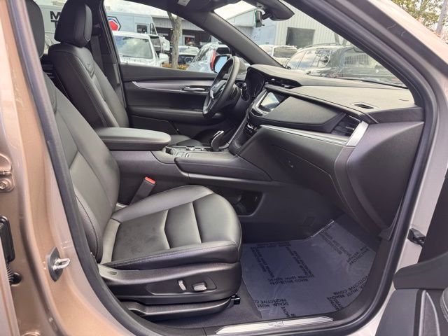 Vehicle image 15 of 25