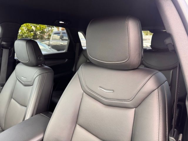 Vehicle image 23 of 25