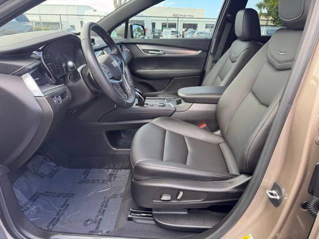 Vehicle image 17 of 25