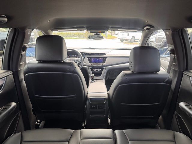 Vehicle image 21 of 25