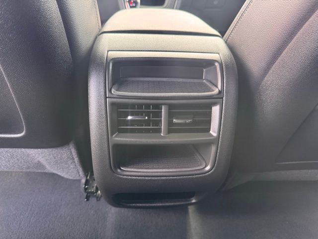 Vehicle image 22 of 25