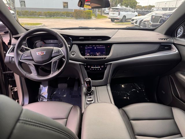 Vehicle image 16 of 25