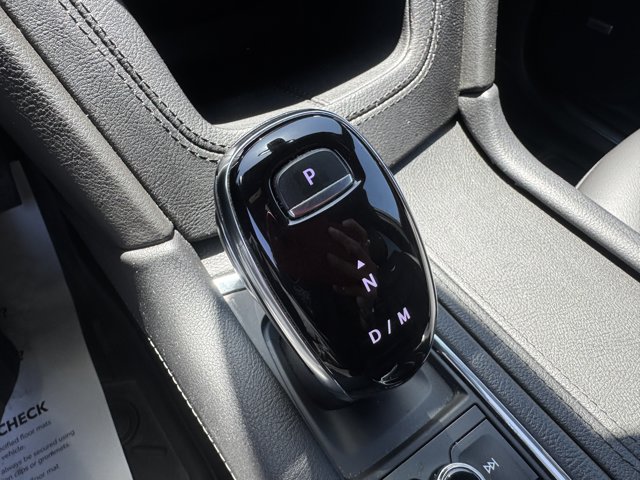 Vehicle image 31 of 34