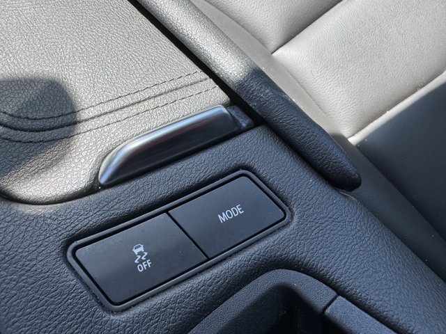 Vehicle image 33 of 34