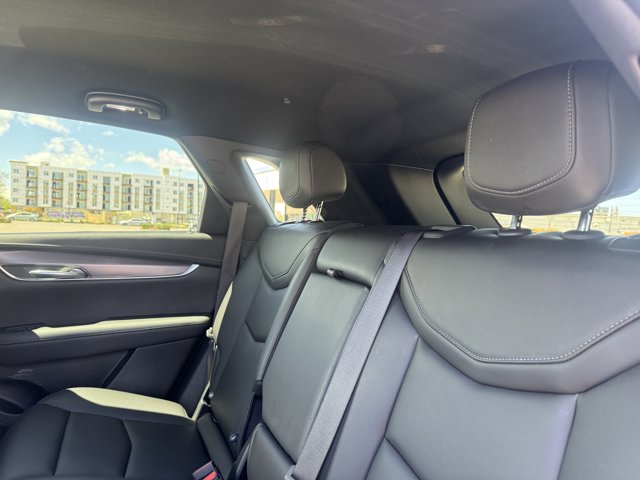 Vehicle image 17 of 34