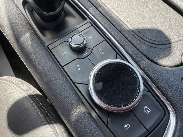 Vehicle image 32 of 34