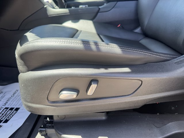Vehicle image 13 of 34