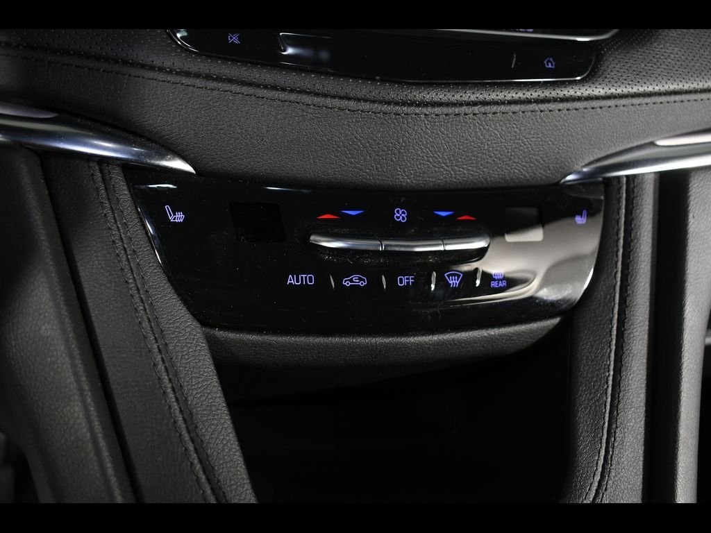 Vehicle image 25 of 27