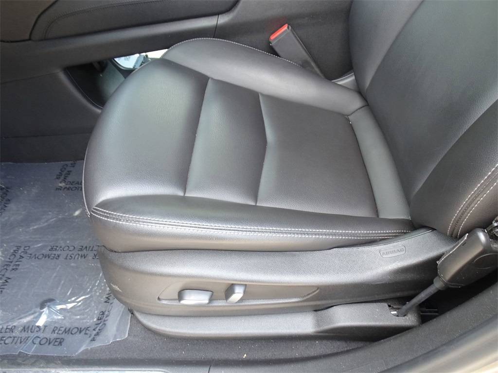 Vehicle image 10 of 22
